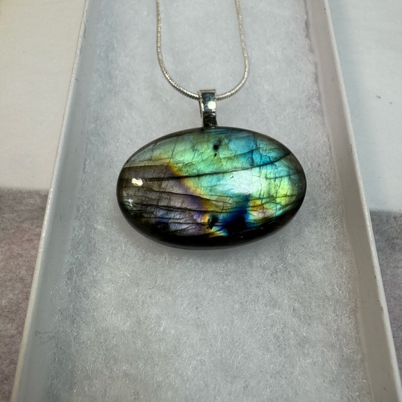 Multi Flash powerful Labradorite pendant on sterling 20” chain. - Picture 2 of 2